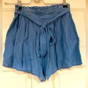 NWT Sadie and Sage paper bag shorts in soft denim - size XS